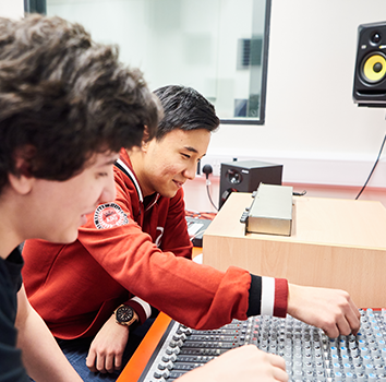 Estudiantes de BTEC en el DLD College de Londres