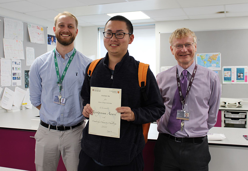 Победитель конкурса Abbey College Cambridge Chemistry Challenge Roentgenium Awards