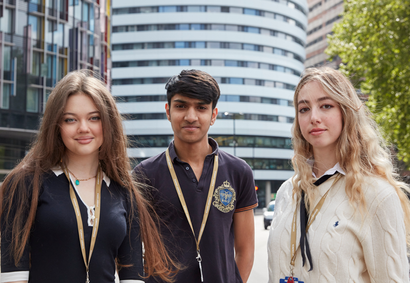 Students Outside DLD College London