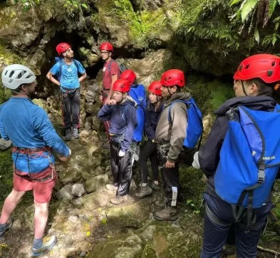 Group4 Instructor And Group In Gorge